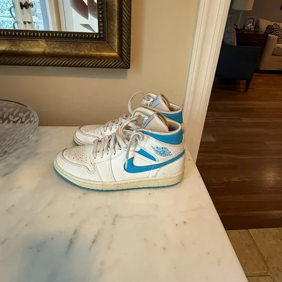 Nike Air Sneakers - White and Blue - Picture 2 of 3